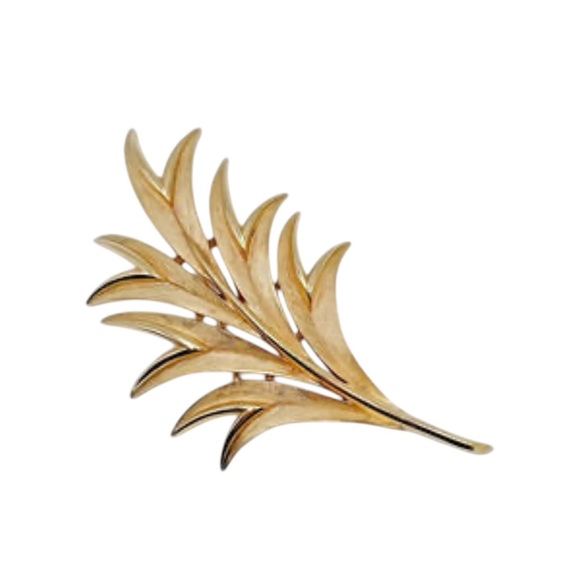 Crown Trifari Jewelry - Vintage 1960’s gold-tone leaf brooch pin by Crown Trifari
